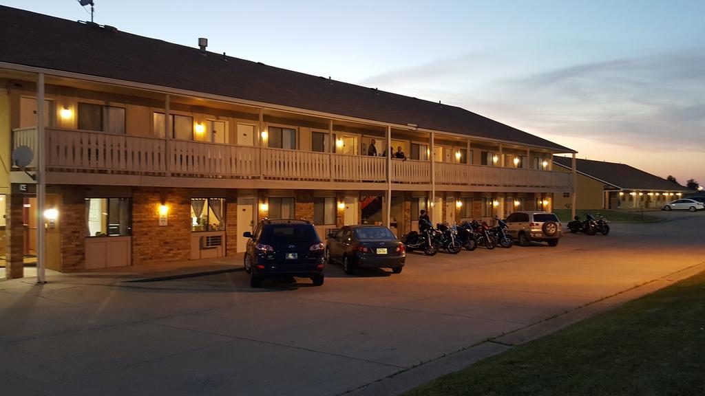Butler Budgetel Inn & Suites المظهر الخارجي الصورة